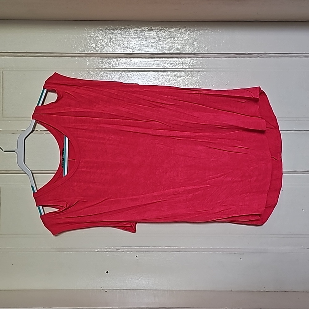 Shop Basic USA Cold shoulder top,  Size M